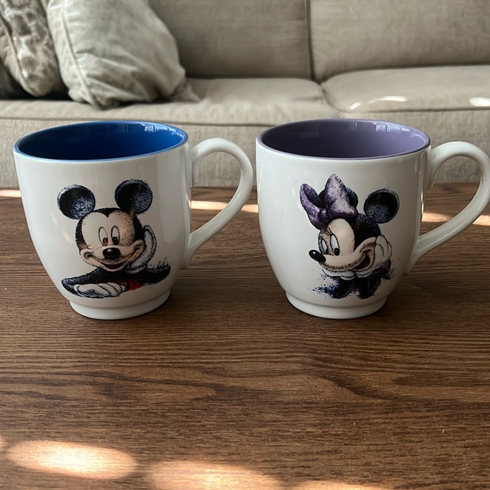 Adorable vintage Mickey and Minnie Mouse mugs